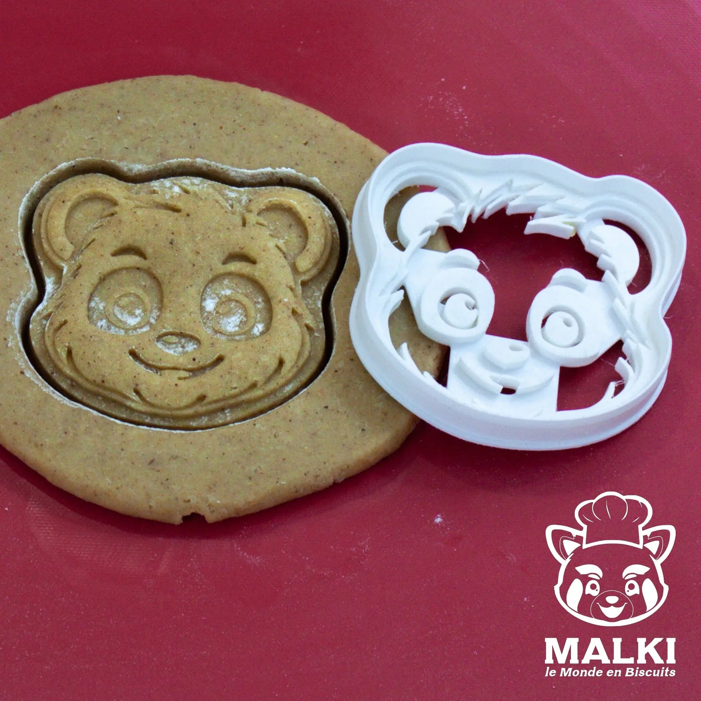 Emporte-pièce et empreinte Panda sur pate crue